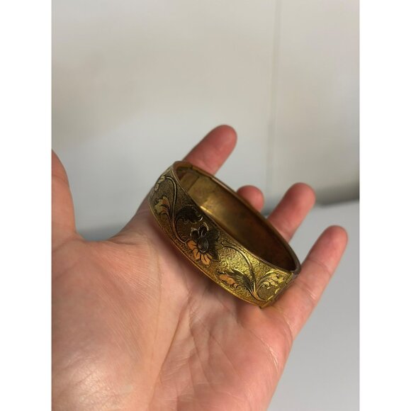 VTG Etched Gold Tone Floral Bangle Bracelet Wide Victorian Hinged Cuff 3.5" - Picture 3 of 5